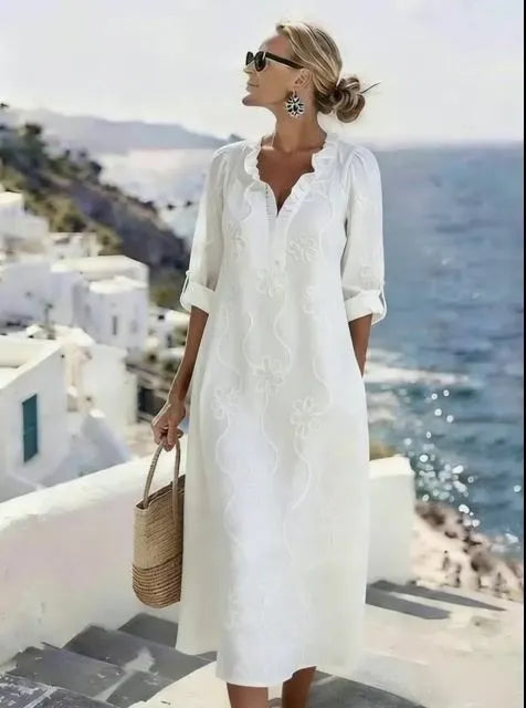 Chic Dress in lace, Affordable Luxury