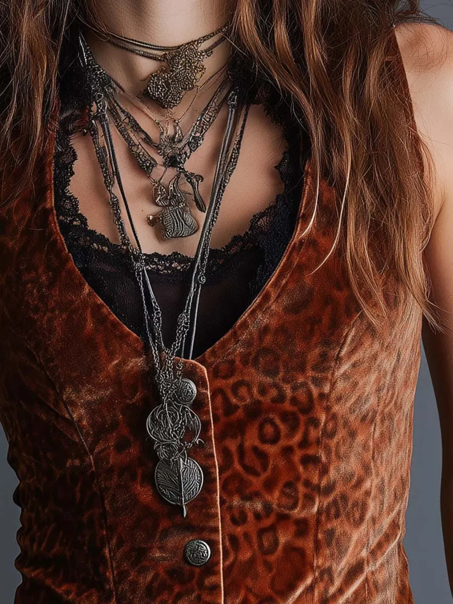 Chic Statement Piece in velvet, Smart Price