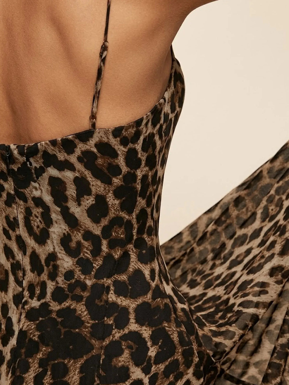 2026 Spring/Summer Elevated Date Night — Leopard Print Vintage Slim Silhouette Satin Touch Minimalist Maxi Dress