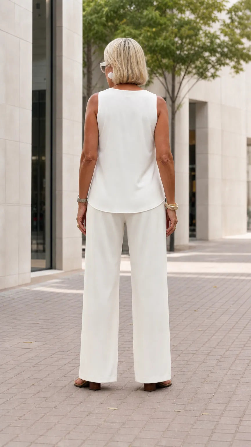 Women's Elegant Sleeveless Crew Neck Draped Hem Tank Top