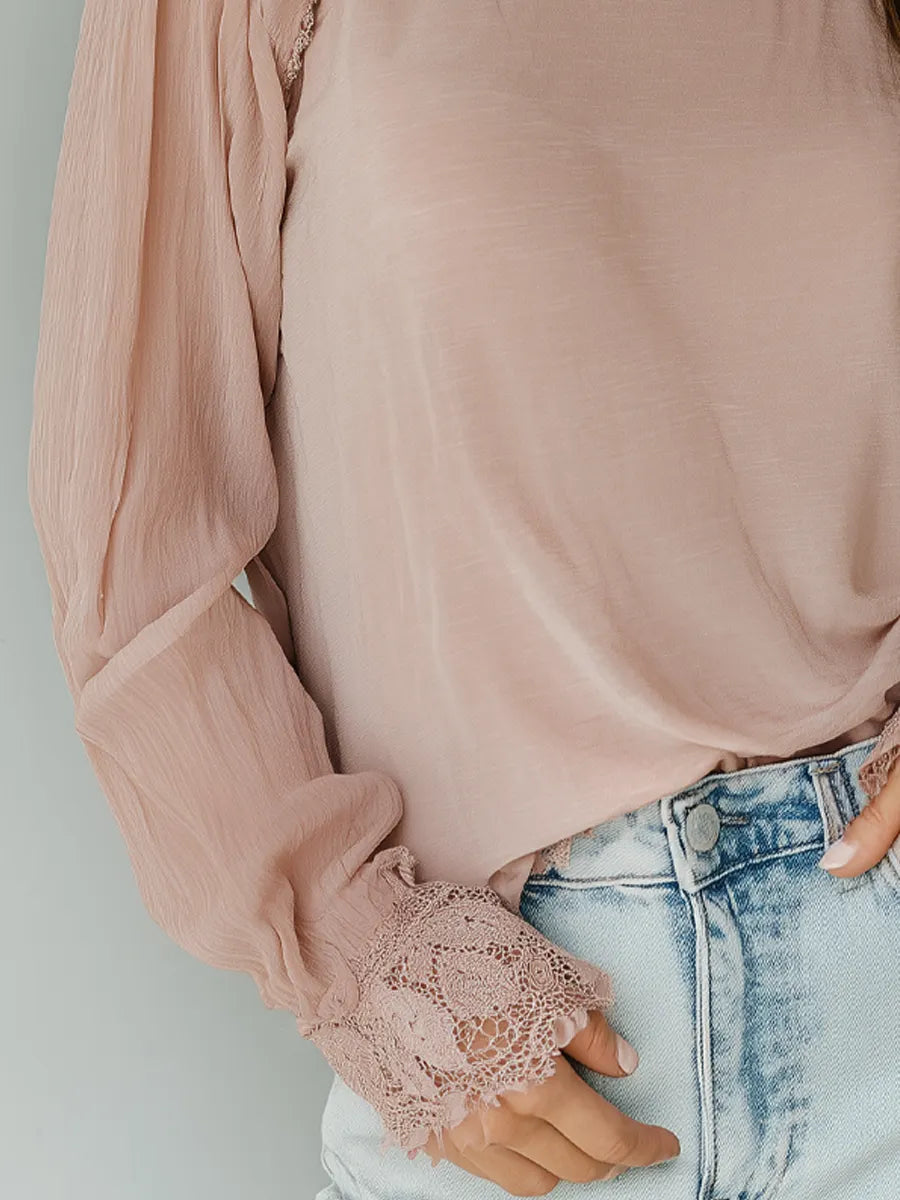 Blouse That Flatters – Retro & lace