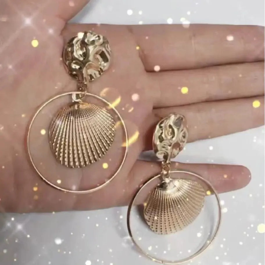 Gold Shell Hanging Earrings