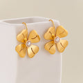 Petal inlaid pearl earrings